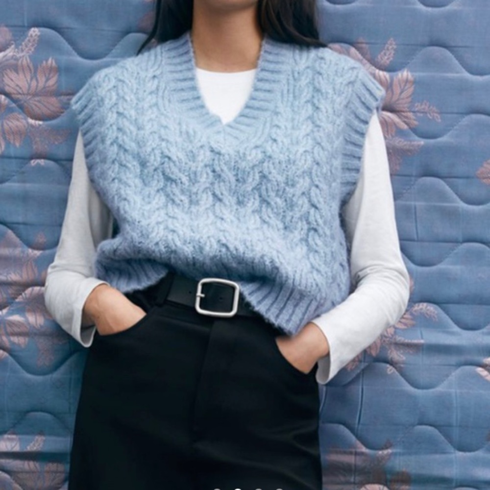 NWT ZARA Cable Knit V Neck Sweater Vest Small